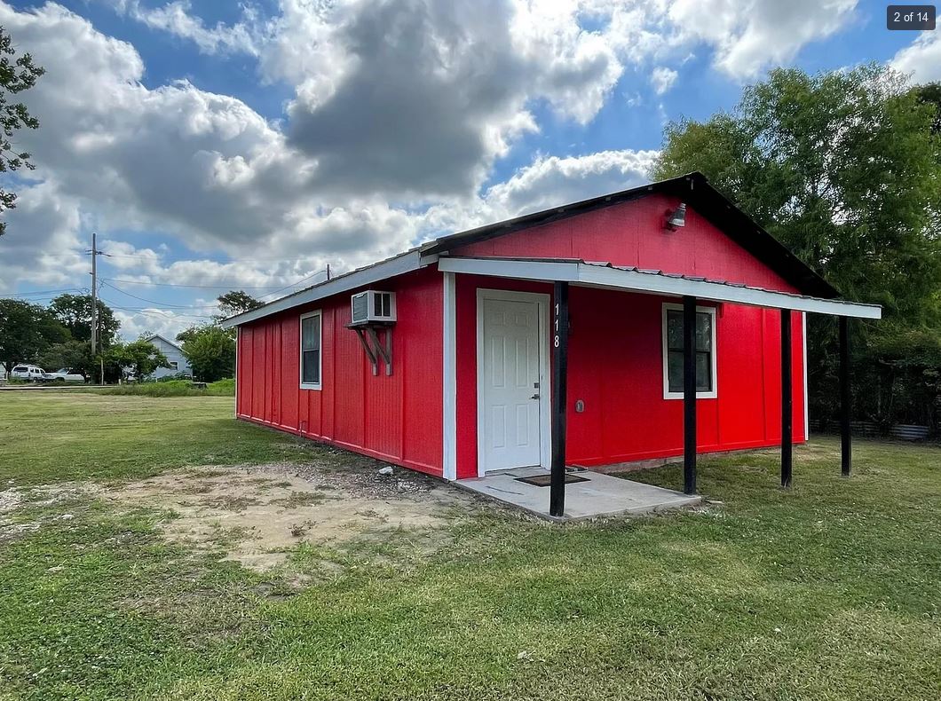 Private: 118 Alabama St  Orange, TX 77630