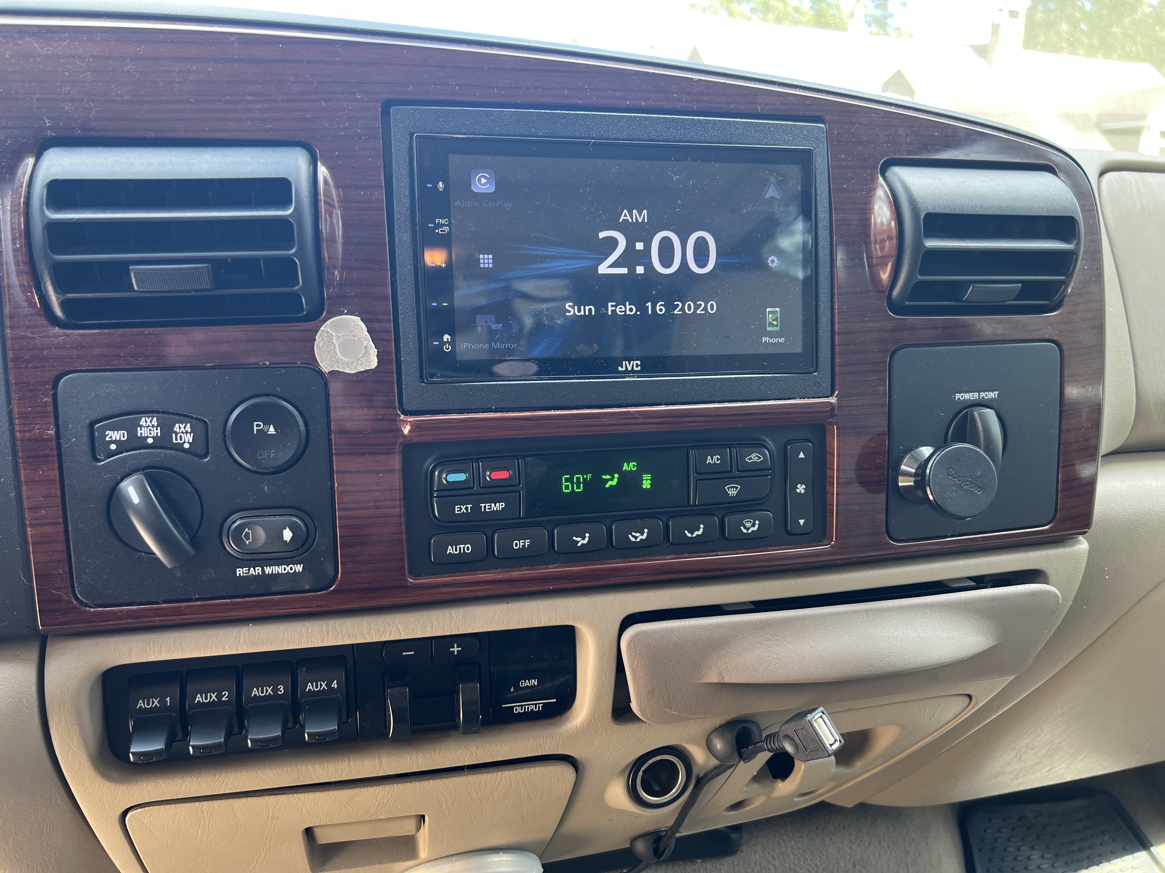 2005 Ford F350 Lariat Crew Cab 4WD 8ft bed