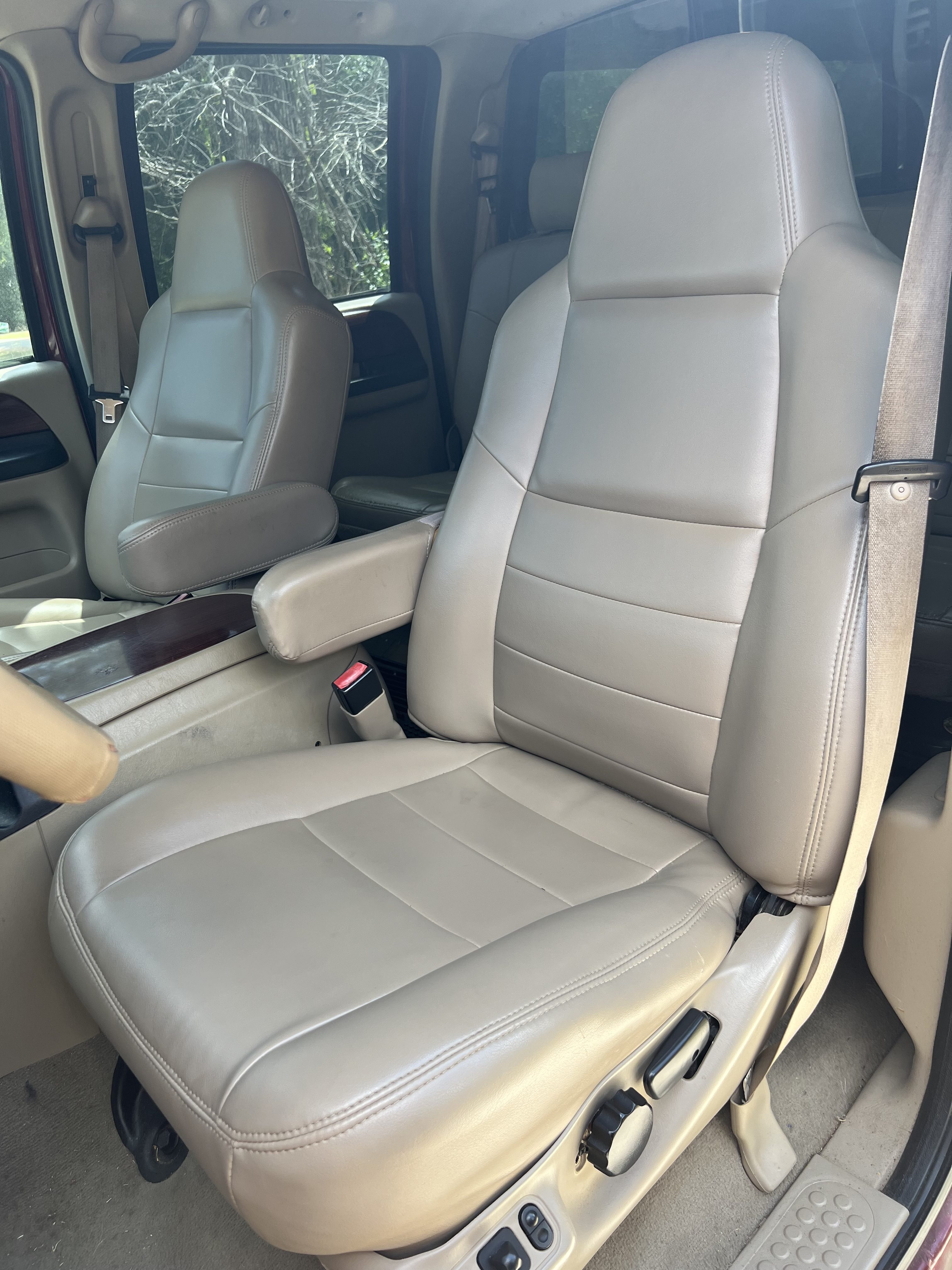 2005 Ford F350 Lariat Crew Cab 4WD 8ft bed