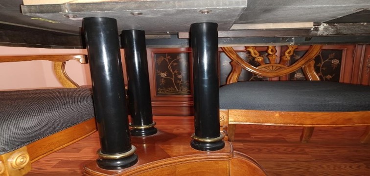 Gorgeous Dining Table & Chairs