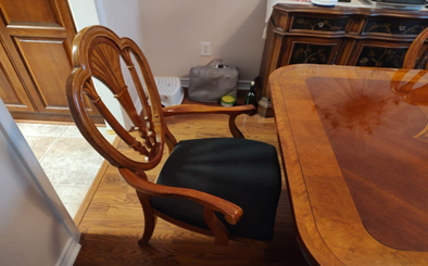 Gorgeous Dining Table & Chairs