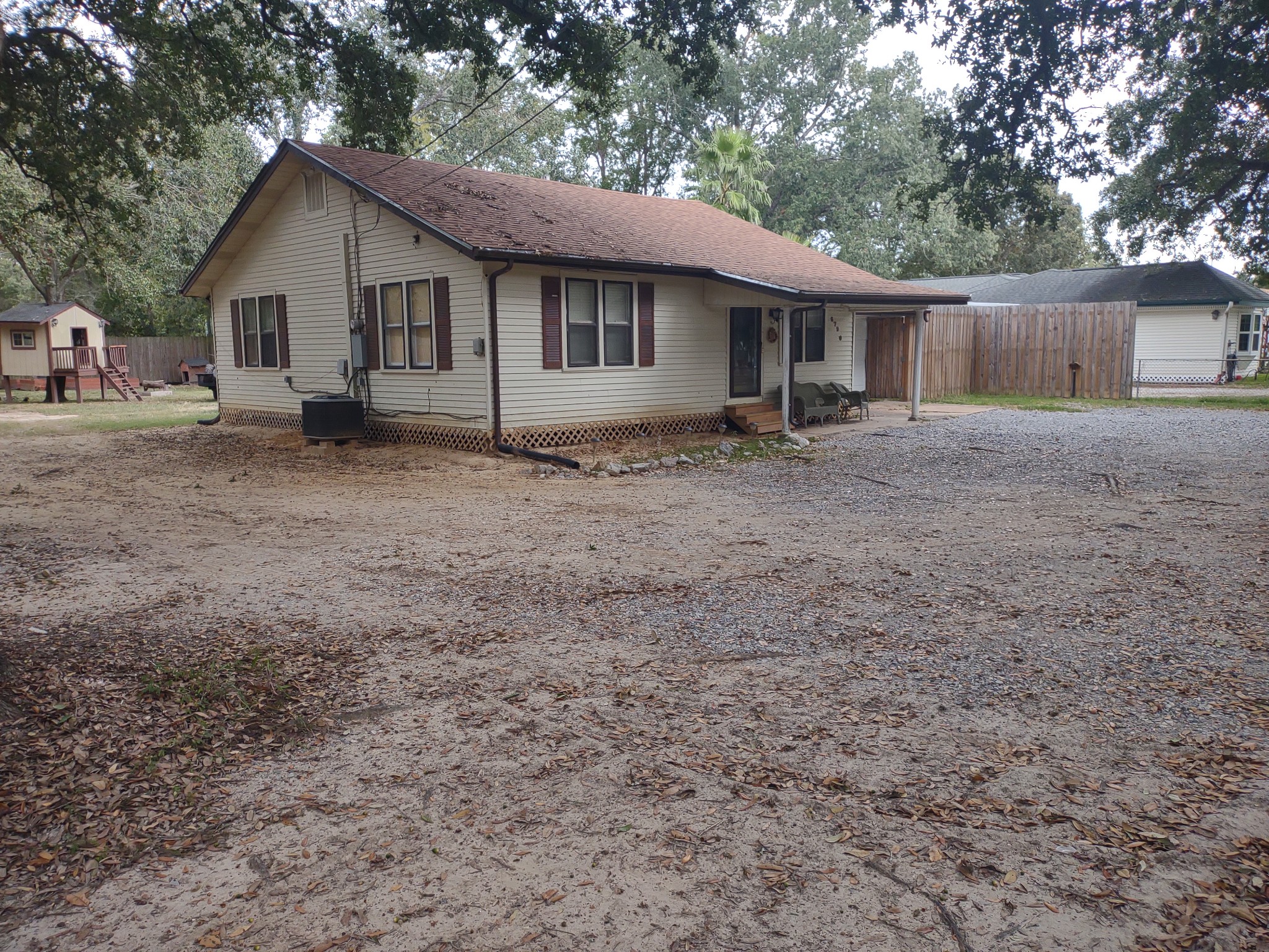 🏠 Home 🏡 for sale in Beaumont Texas on 1/2 acre