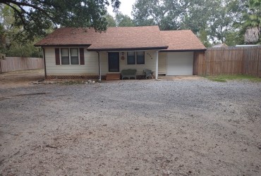 🏠 Home 🏡 for sale in Beaumont Texas on 1/2 acre