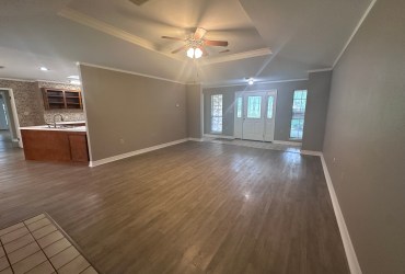 Spacious country home in an acre of land in Mauriceville