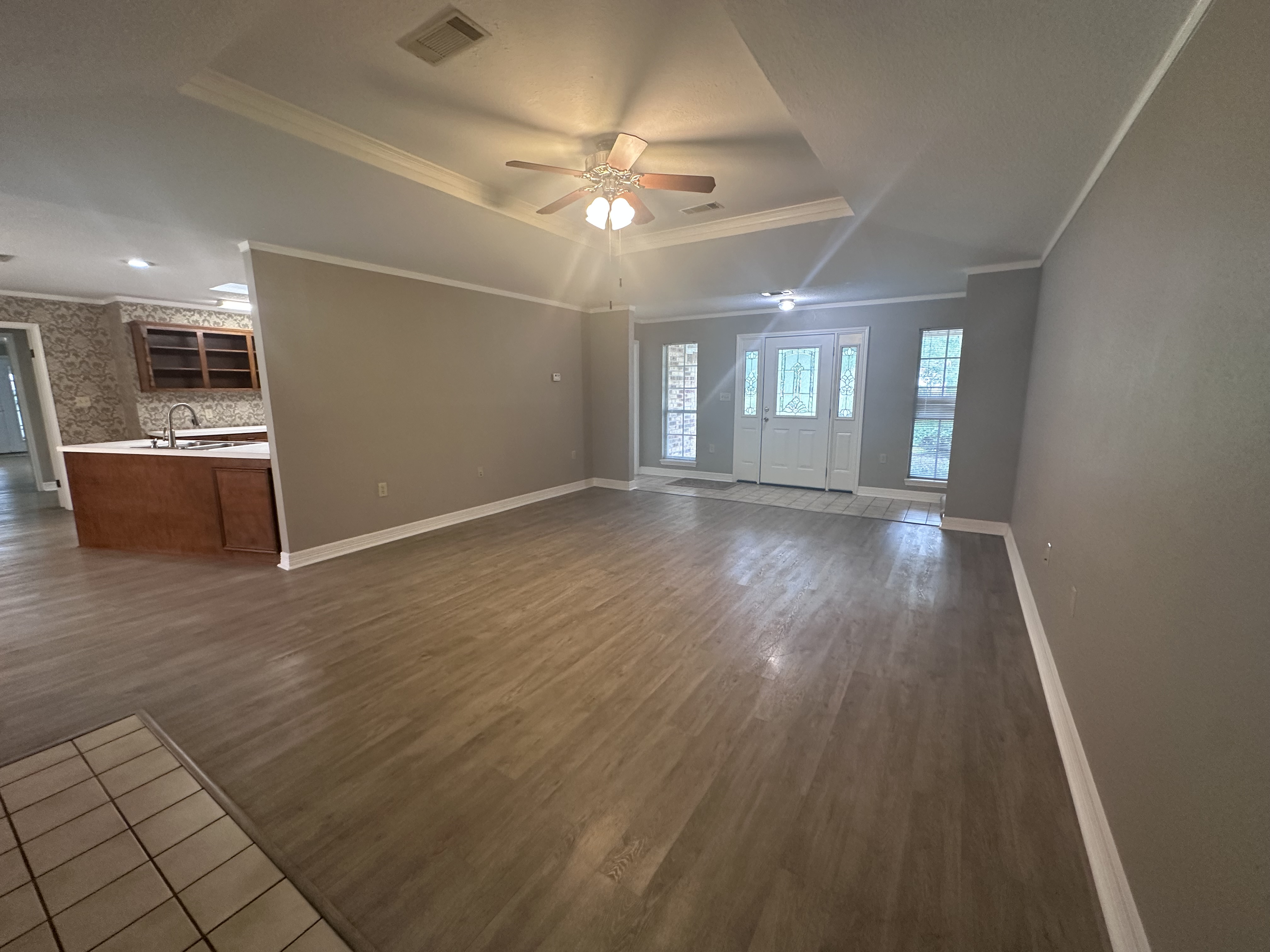 Spacious country home in an acre of land in Mauriceville