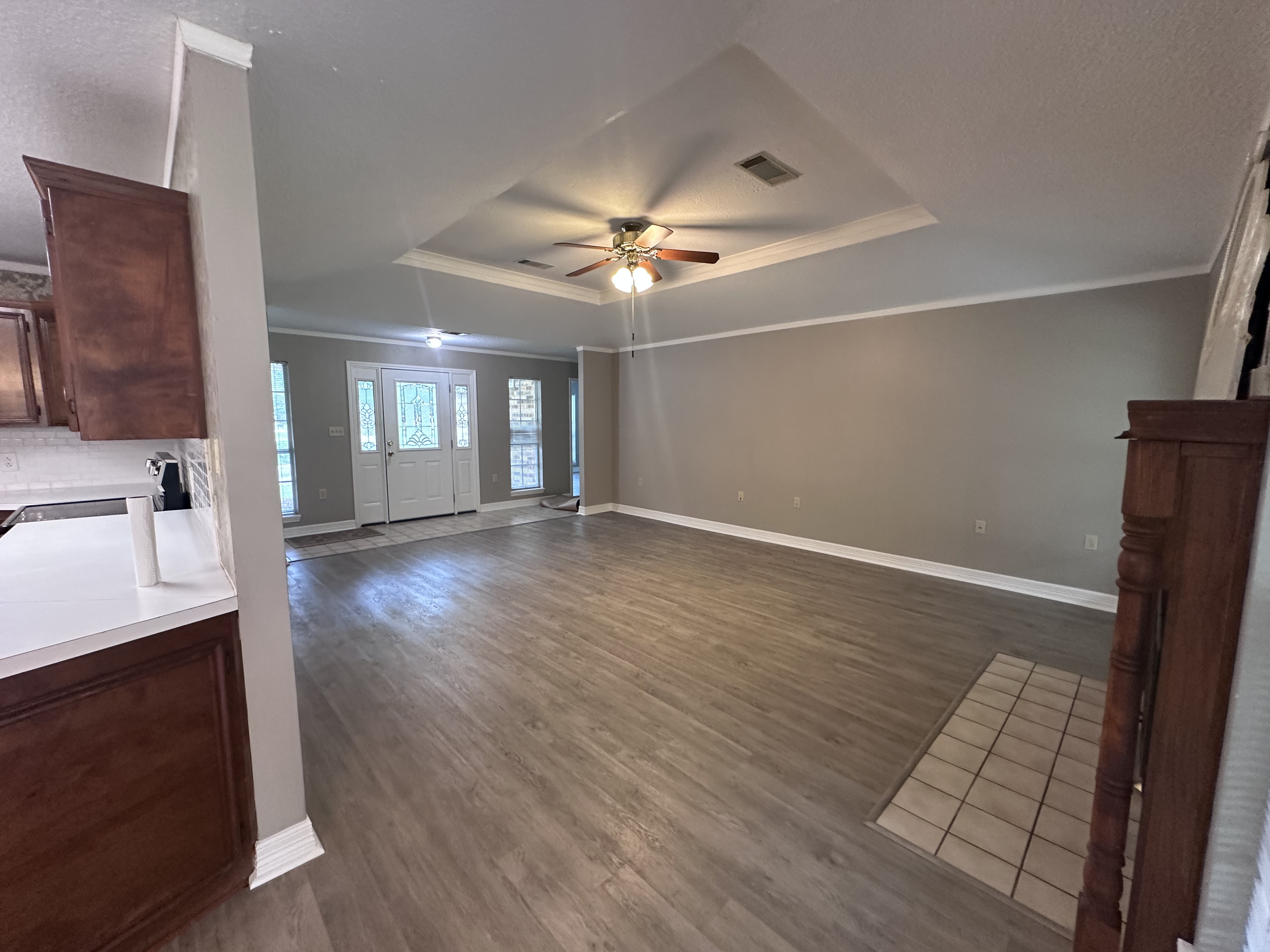 Spacious country home in an acre of land in Mauriceville