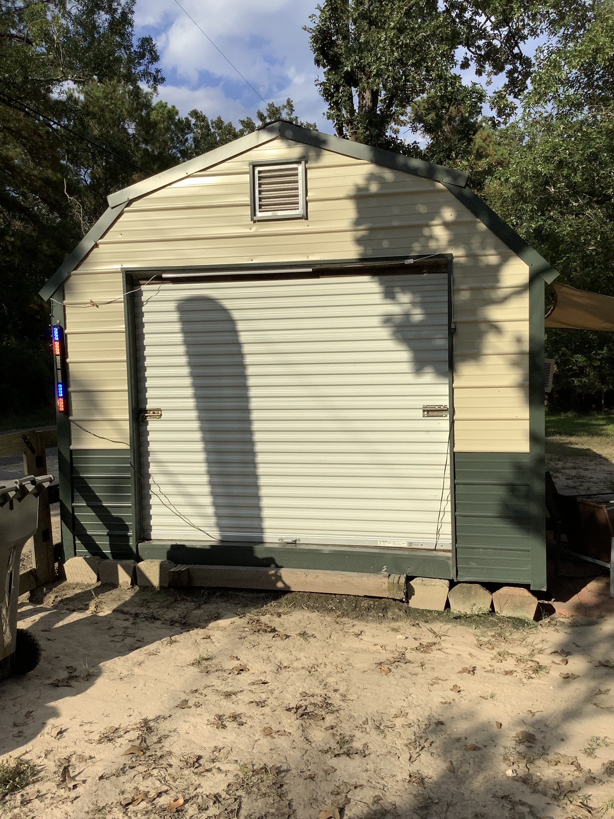 Small store or storage building 13’x25