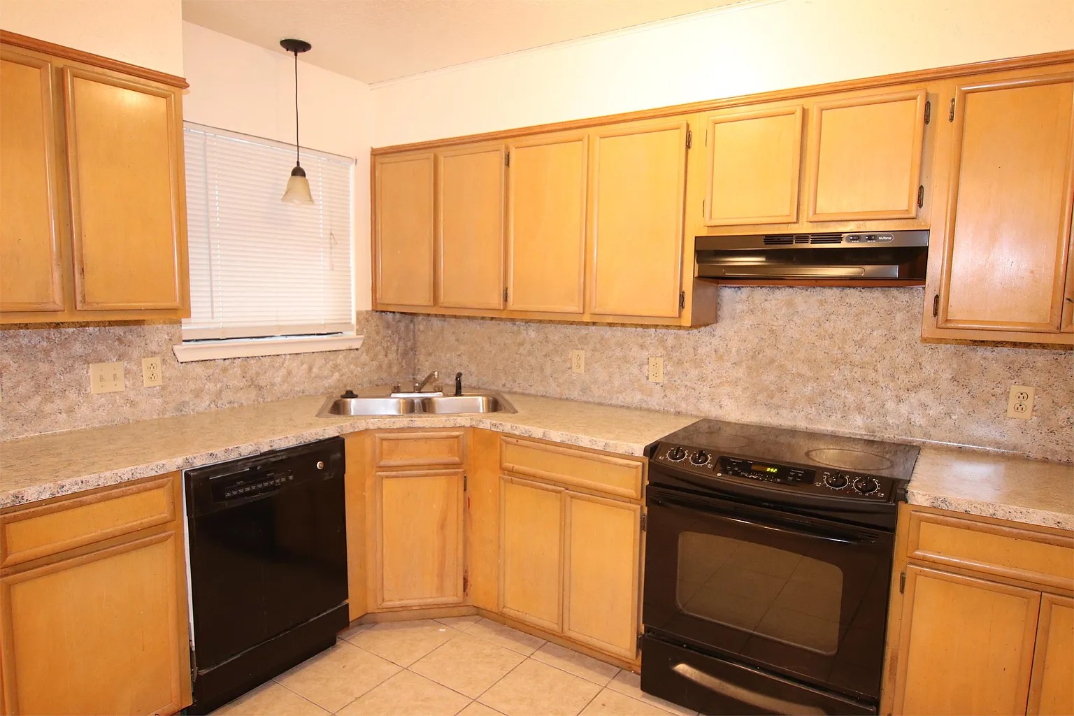 LOVELY 3BR 9765 Shepherd Dr, Beaumont, TX 77707/ $600MONTHLY
