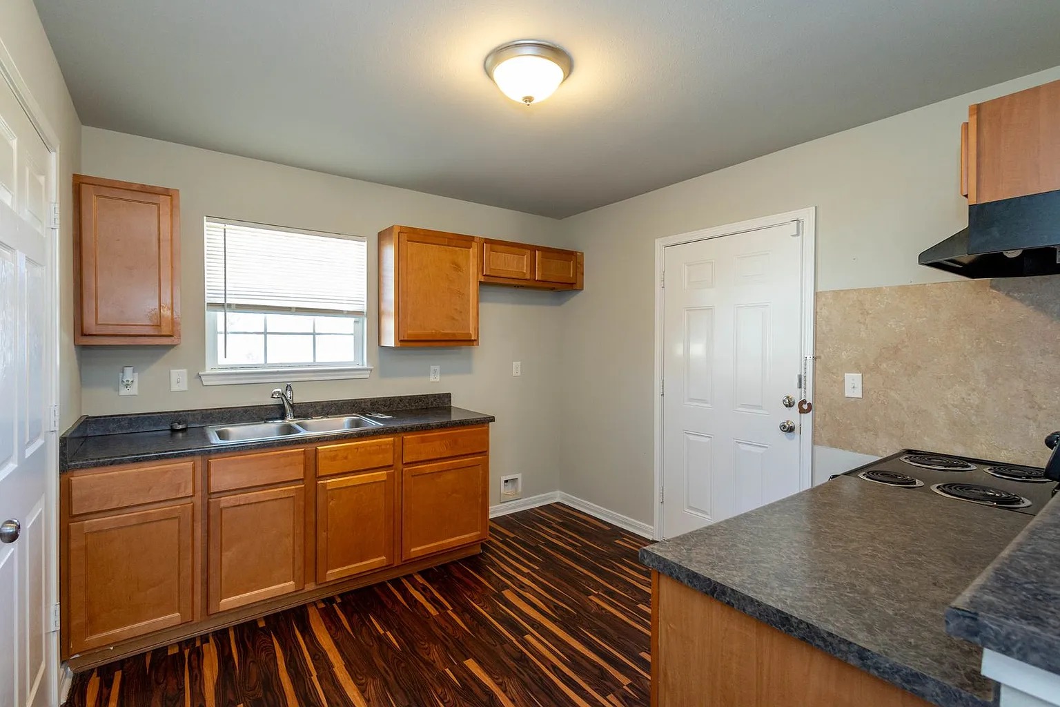 AVAILABLE 2BR IN ROBERTS ST BEAUMONT 77701