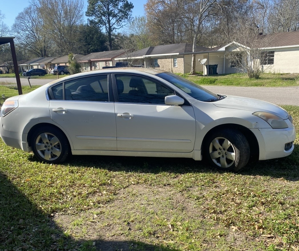 Auto  Nissan Altima 2008 4 door As Is